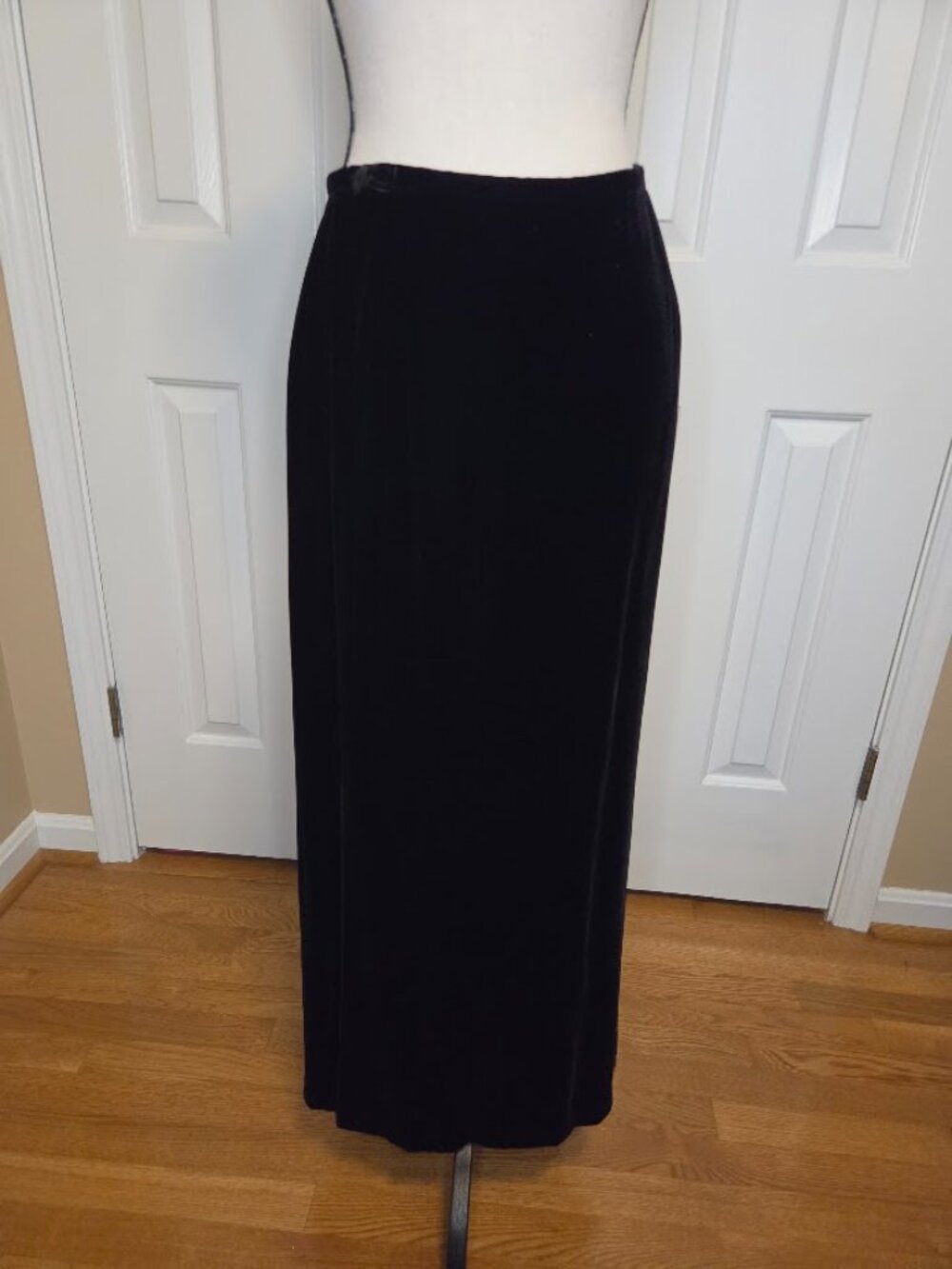 Ann Taylor Size 12 Black Silk Blend Velvet Maxi Skirt Back Slit